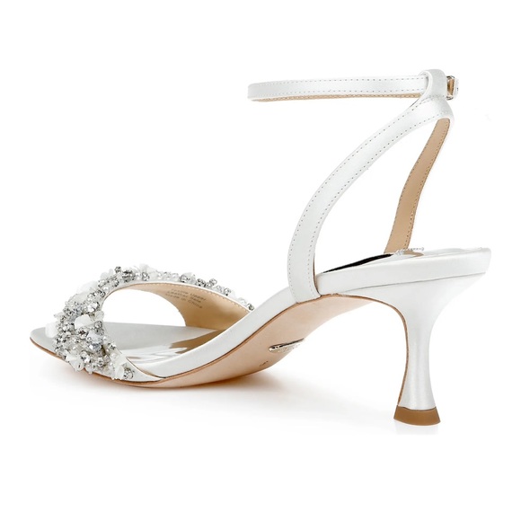 Badgley Mischka Telissa white satin embellished heels size 8 stores display - Picture 8 of 10